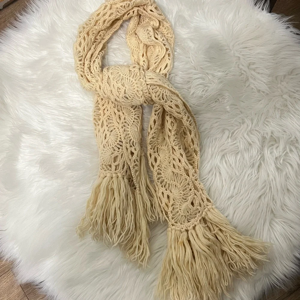 Vintage 80’s Grannnycore Cottagecore Boho Cozy Cream Crochet Knit Blanket Scarf